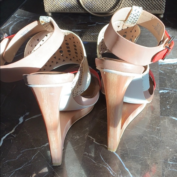 BCBGMaxAzria Basically brand New - Picture 5 of 8